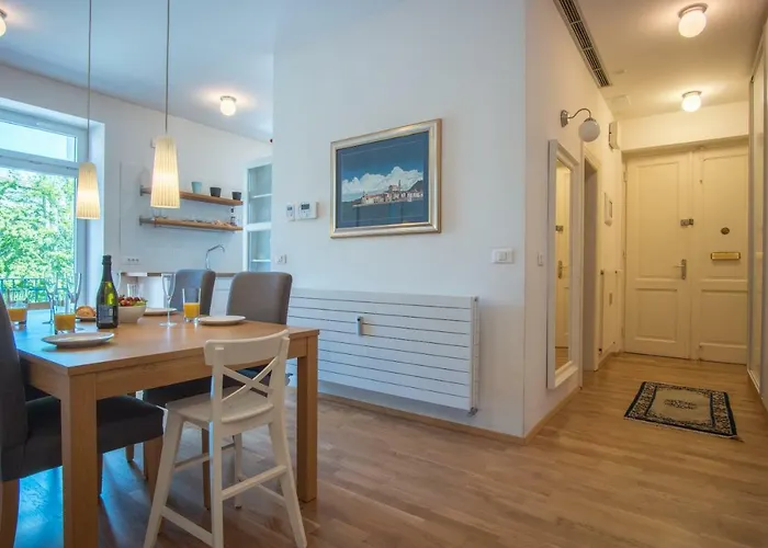 Luxury Central Apartment